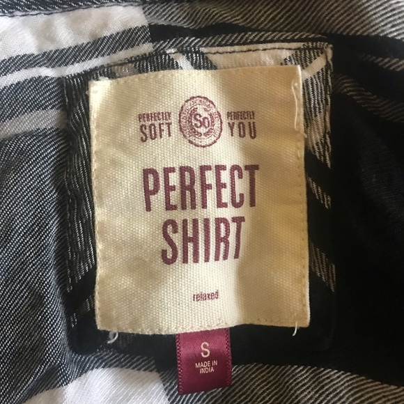 SO Button Down Flannel Perfect Shirt - Picture 4 of 4